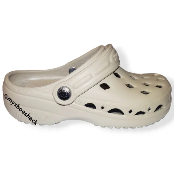 #687 New Nothinz Women's Creamy Tan Clogs Sandals Water Shoes 5 5L Shoes - Picture 2 of 8